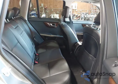 2015 Mercedes-Benz Glk 350 4Matic z USA, uszkodzony, nr VIN WDCGG8JB3FG440720